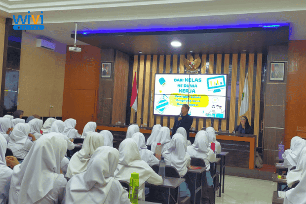 narasumber pembekalan PKL prakerin siswa jurusan pemasaran SMK Negeri 1 Cilacap 2025
